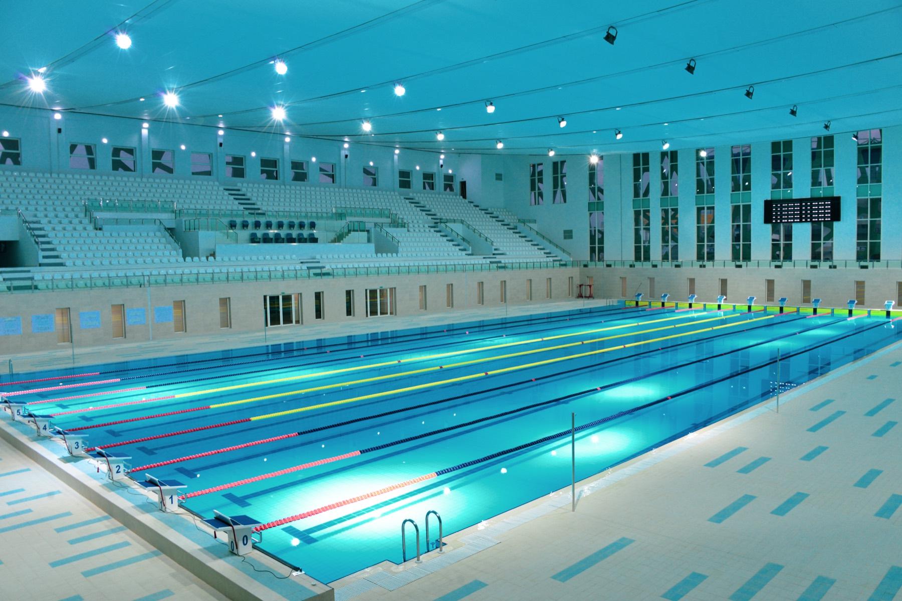 Masters swimmer completing structured pool training